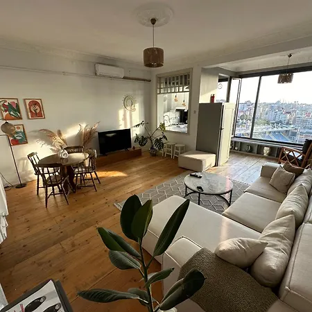 Fantastic Golden Horn View In Beyoglu, Cozy Design Apartment
