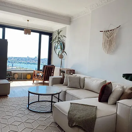 Fantastic Golden Horn View In Beyoglu, Cozy Design